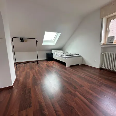 Modern, Vollausgestattet, Grosser Parkplatz, 3 * Bielefeld