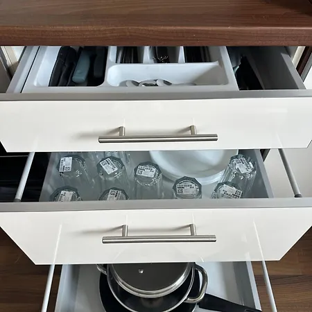 Modern, Vollausgestattet, Grosser Parkplatz, 6 * Bielefeld