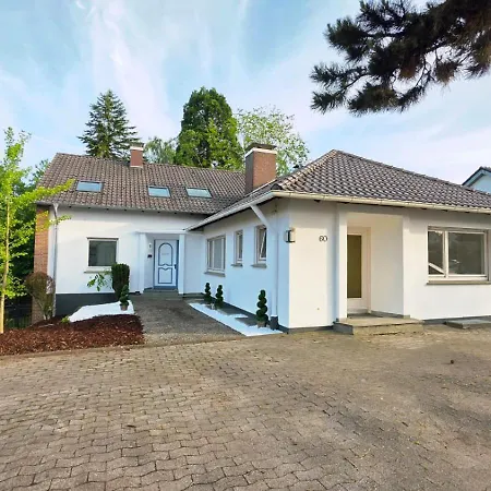 Modern, Vollausgestattet, Grosser Parkplatz, 3 Apartamento