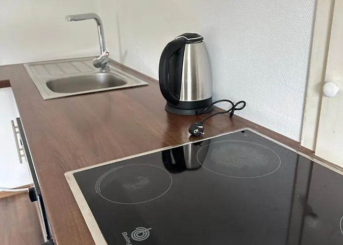 Modern, Vollausgestattet, Grosser Parkplatz, 6 *